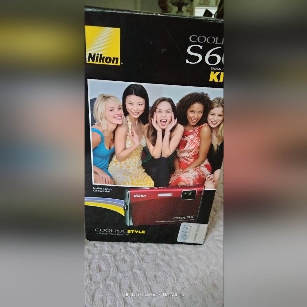 Nikon COOLPIX S60 Silver Digital Camera with Accessories - Picture 13 of 15